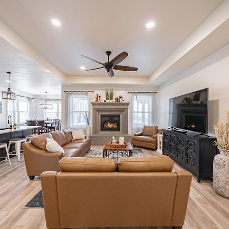 Teton Valley Getaway With Private Deck And Hot Tub! アシュトン エクステリア 写真