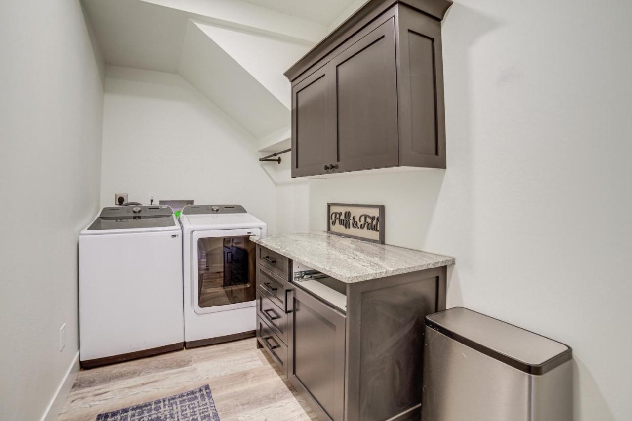 Teton Valley Getaway With Private Deck And Hot Tub! アシュトン エクステリア 写真