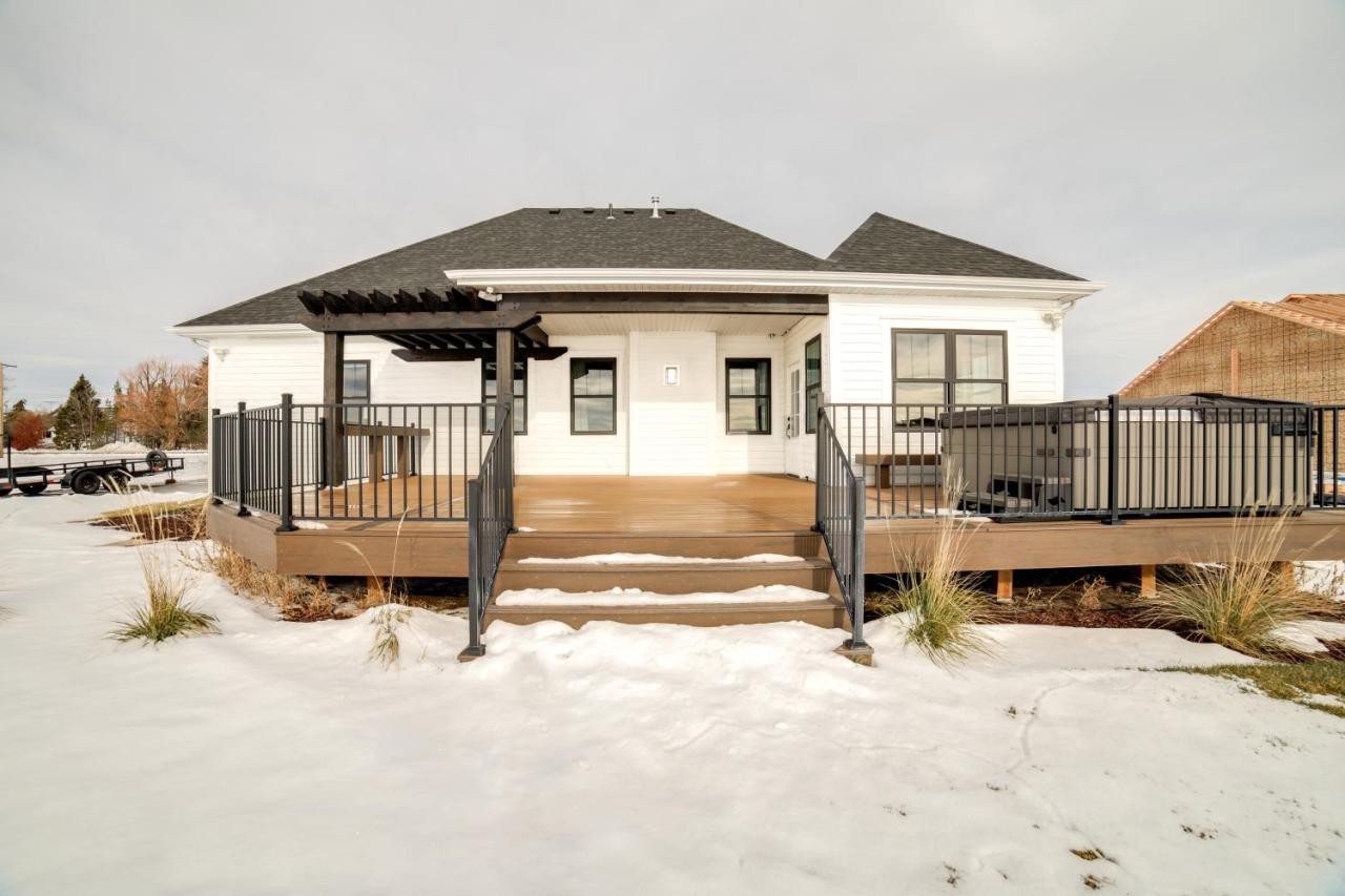 Teton Valley Getaway With Private Deck And Hot Tub! アシュトン エクステリア 写真