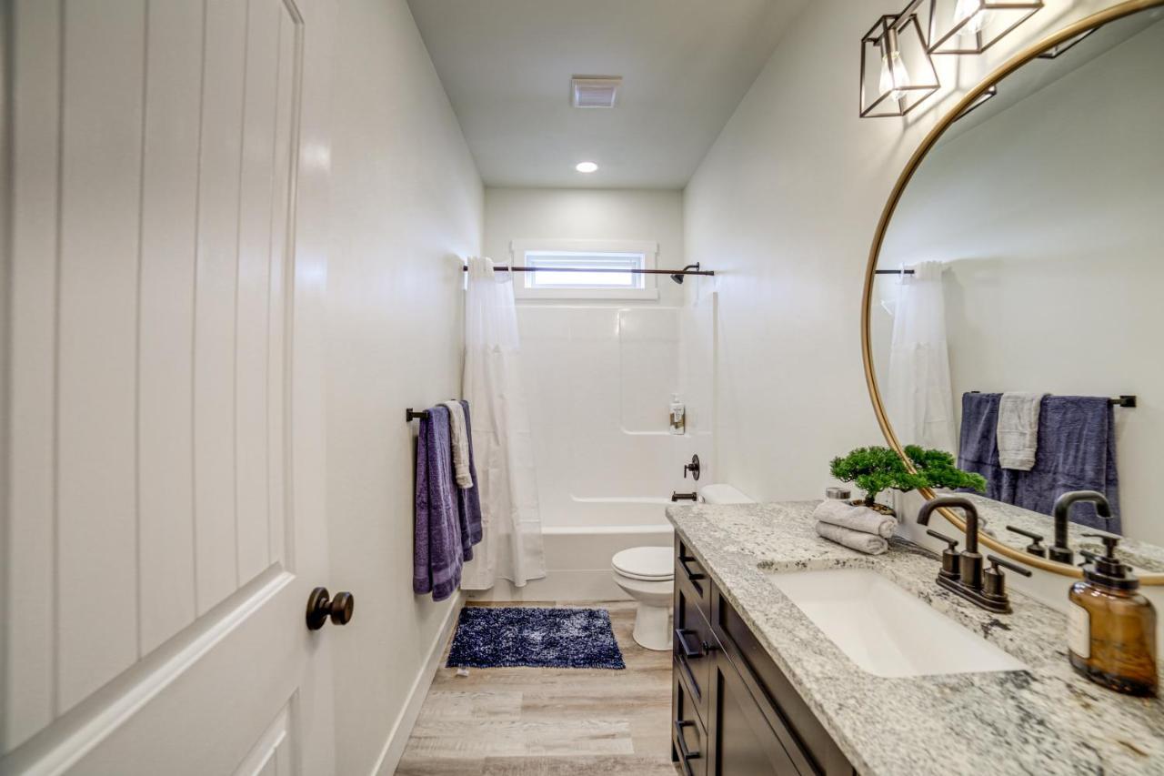 Teton Valley Getaway With Private Deck And Hot Tub! アシュトン エクステリア 写真