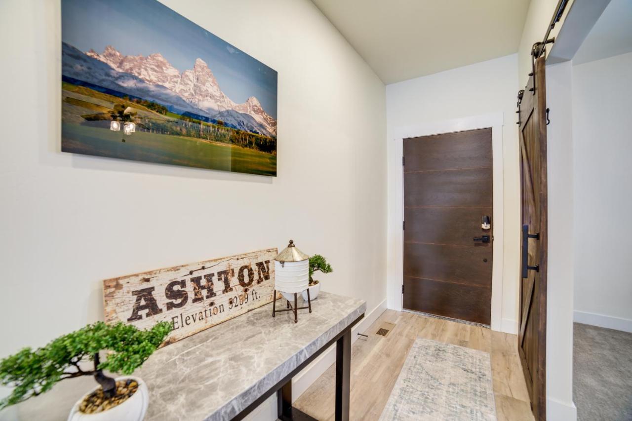 Teton Valley Getaway With Private Deck And Hot Tub! アシュトン エクステリア 写真